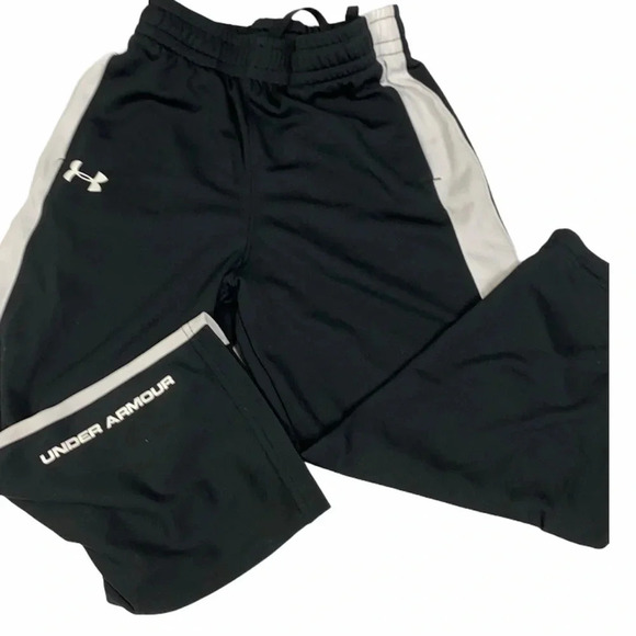 UNDER ARMOUR EUC BOYS BLACK WHITE BOTTOMS PANTS JOGGERS SIZE 4 - Picture 2 of 6